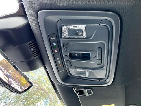 Used 2024 Chevrolet Silverado 1500 High Country w/ Technology Package AWD/4WD image 32