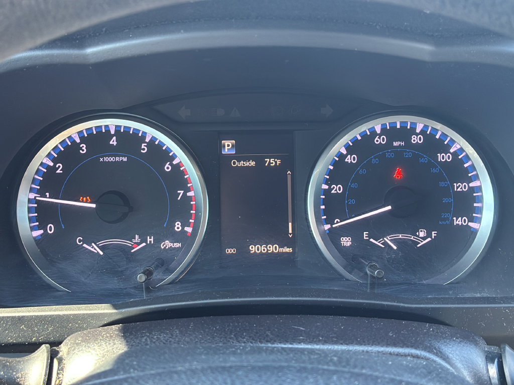 Used 2017 Toyota Highlander LE FWD image 26