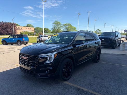 Used 2022 GMC Terrain SLT w/ Infotainment Package II FWD image 3