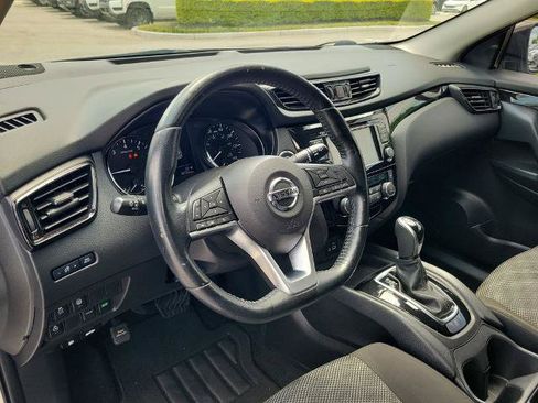 Certified 2022 Nissan Rogue Sport SV FWD image 22