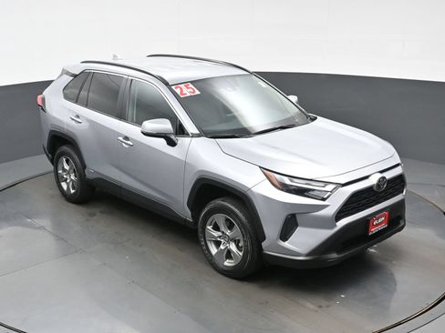 Used 2025 Toyota RAV4 XLE AWD/4WD image 34