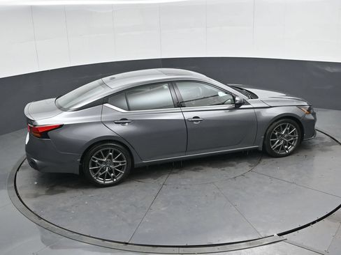 Used 2023 Nissan Altima 2.0 SR FWD image 39