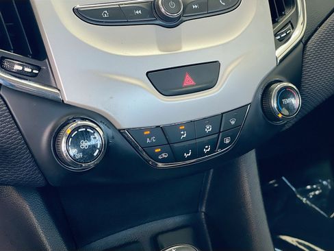 Used 2017 Chevrolet Cruze LS FWD image 11