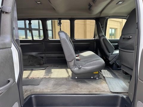 Used 2001 Chevrolet Express 3500 Passenger w/ LS Preferred Equipment Group RWD image 17