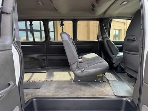 Used 2001 Chevrolet Express 3500 Passenger w/ LS Preferred Equipment Group RWD image 17