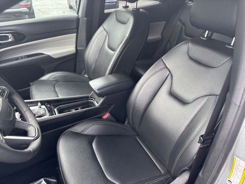 Used 2025 Jeep Compass Limited AWD/4WD image 22