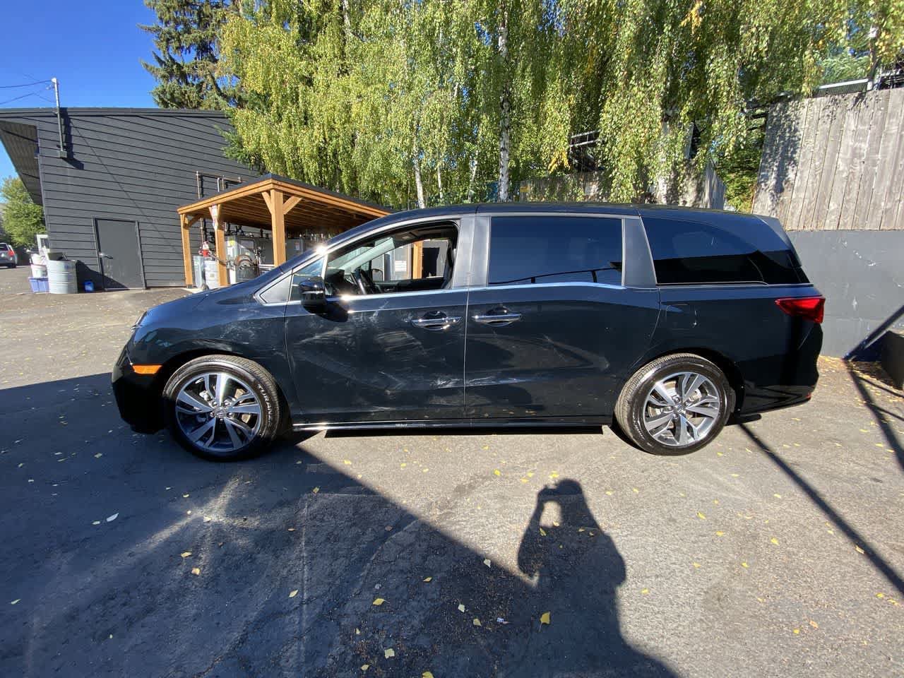 Used 2024 Honda Odyssey Touring image 3