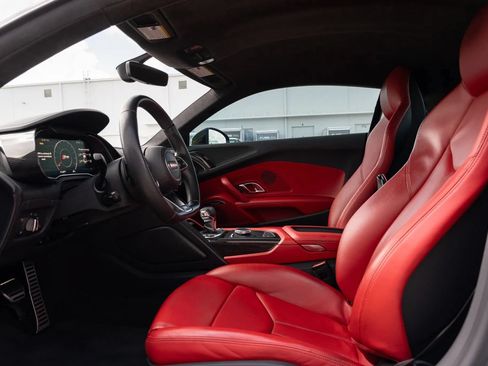 Used 2018 Audi R8 V10 RWD image 22