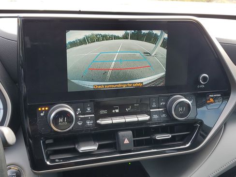 Certified 2023 Toyota Highlander XLE image 27