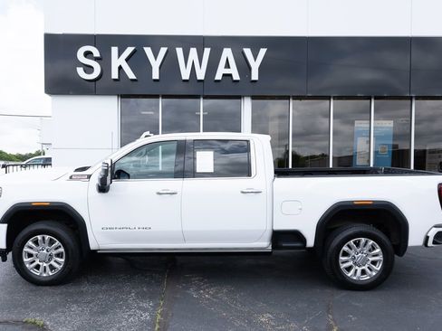 Used 2023 GMC Sierra 3500 Denali w/ Denali Ultimate Package AWD/4WD image 2