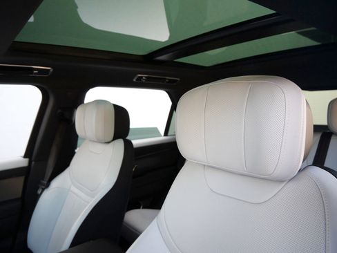 Used 2025 Land Rover Range Rover Sport Dynamic SE image 15