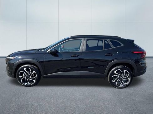 Used 2025 Chevrolet Trax RS w/ Sunroof Package FWD image 3