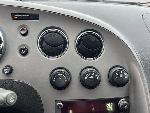 Used 2006 Pontiac Solstice Convertible w/ Premium Package image 25