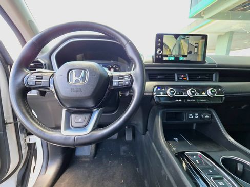Used 2024 Honda Pilot Elite image 15