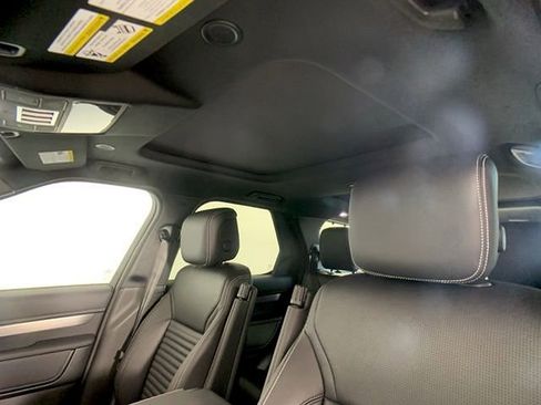 Certified 2025 Land Rover Discovery Dynamic SE image 13