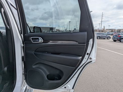 Used 2018 Jeep Grand Cherokee Overland image 39