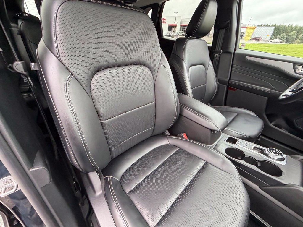 Used 2025 Ford Escape Platinum AWD/4WD image 35