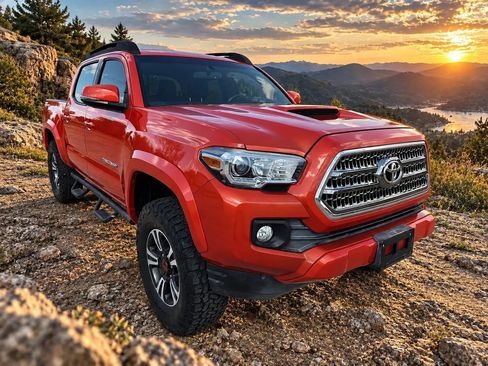 Used 2016 Toyota Tacoma TRD Sport w/ Towing Package RWD image 1