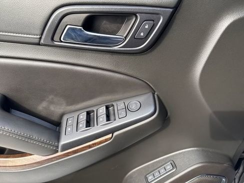 Used 2017 Chevrolet Suburban LT image 21