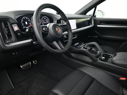 Certified 2026 Porsche Cayenne AWD/4WD image 4