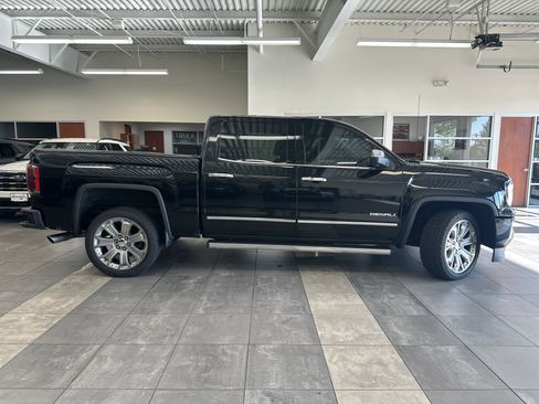 Used 2017 GMC Sierra 1500 Denali w/ Denali Ultimate Package image 11