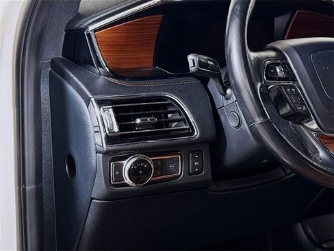 Used 2019 Lincoln Navigator L Reserve image 8