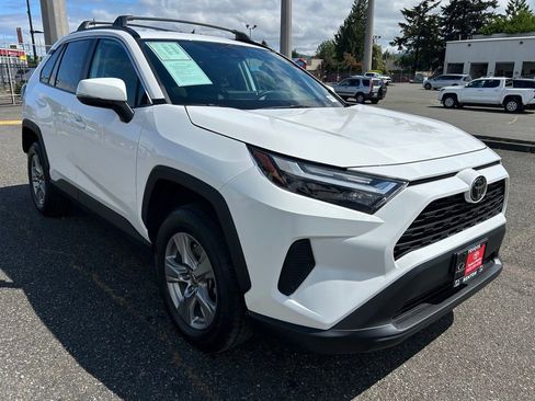 Certified 2022 Toyota RAV4 XLE w/ XLE Grade Weather Package AWD/4WD image 3