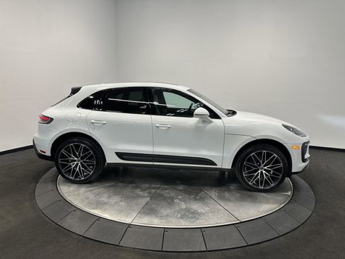 Certified 2025 Porsche Macan AWD/4WD image 8