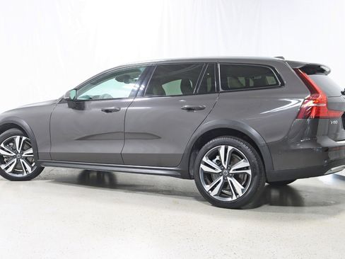 Used 2025 Volvo V60 B5 Cross Country Plus AWD/4WD image 9