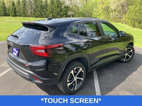 Used 2024 Chevrolet Trax RS w/ Sunroof Package FWD image 6