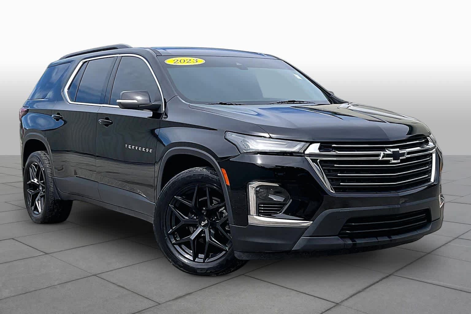 Used 2023 Chevrolet Traverse LT FWD image 3