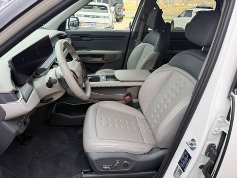 Used 2024 Kia EV9 Wind AWD/4WD image 3