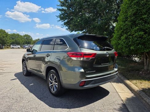 Used 2018 Toyota Highlander XLE FWD image 3