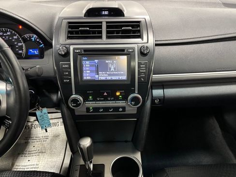 Used 2014 Toyota Camry SE FWD image 25