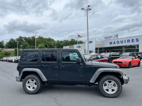 Used 2017 Jeep Wrangler Unlimited Sport w/ Quick Order Package 24S AWD/4WD image 5