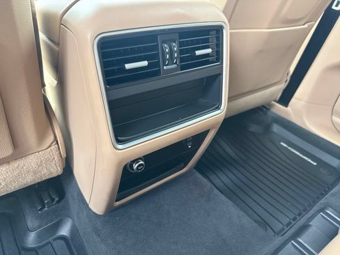 Used 2020 Porsche Cayenne AWD/4WD image 43