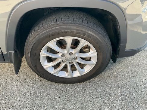 Used 2022 Jeep Cherokee Latitude Lux w/ Sun & Sound Group image 24