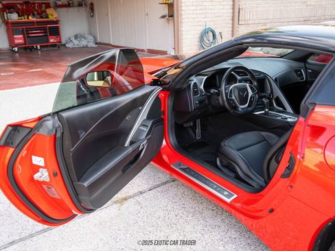 Used 2019 Chevrolet Corvette Stingray Coupe w/ Carbon Flash Badge Package image 32