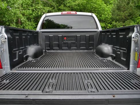 Used 2018 Toyota Tundra SR5 w/ TRD Off Road Package AWD/4WD image 31