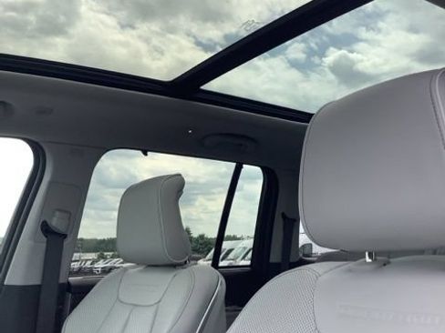 Certified 2023 Jeep Grand Cherokee Overland w/ Luxury Tech Group IV AWD/4WD image 18