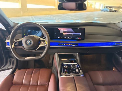 Used 2023 BMW i7 xDrive60 AWD/4WD image 26