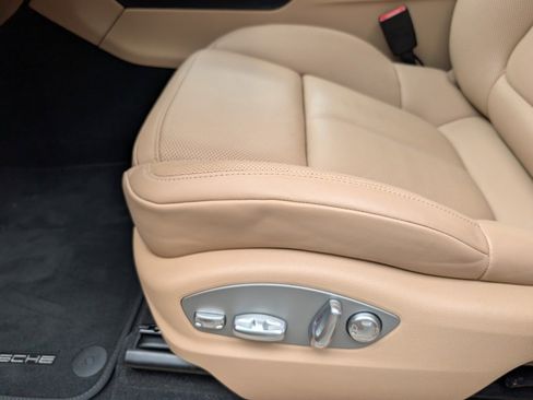 Certified 2025 Porsche Macan image 27