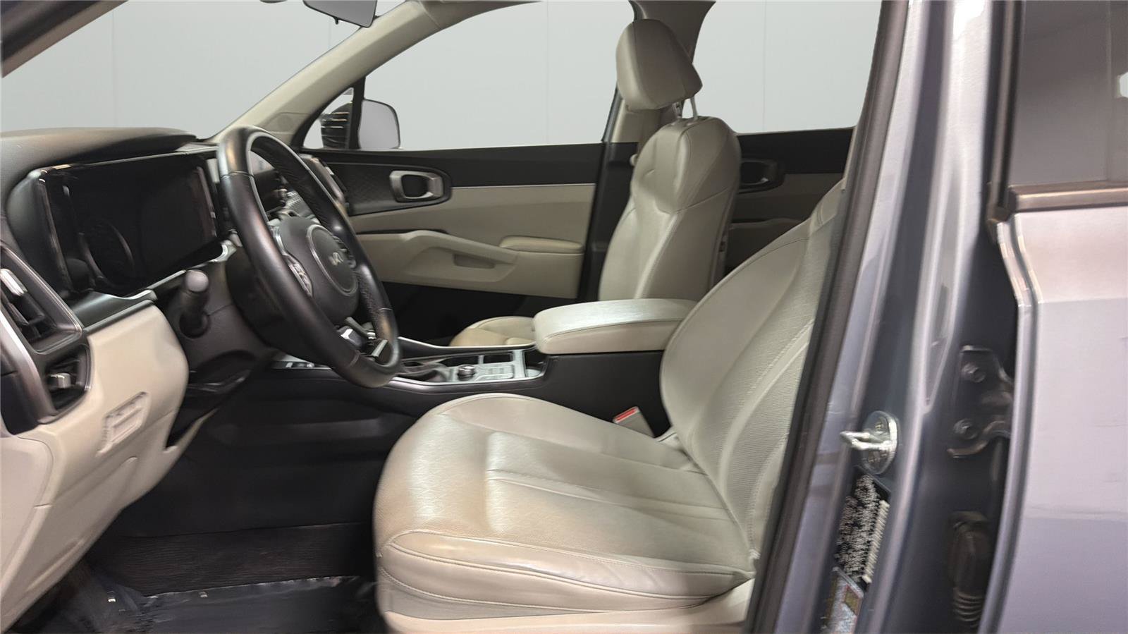 Used 2022 Kia Sorento S FWD image 10
