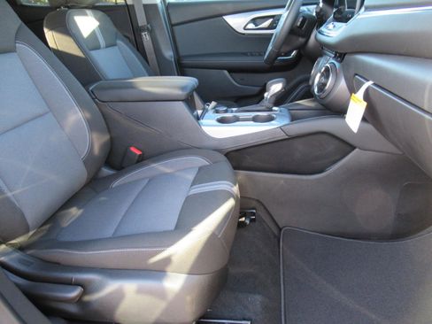 New 2025 Chevrolet Blazer LT image 9