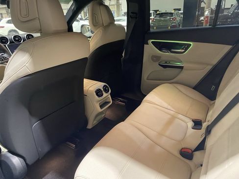 Used 2025 Mercedes-Benz GLC 300 image 5