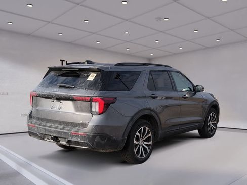 Certified 2025 Ford Explorer ST-Line image 5