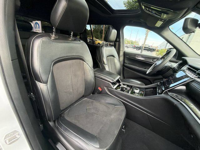 Used 2023 Jeep Grand Cherokee Altitude AWD/4WD image 25