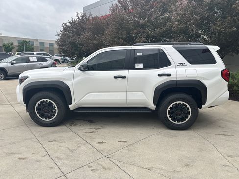New 2026 Toyota 4Runner TRD Off-Road Premium AWD/4WD image 9