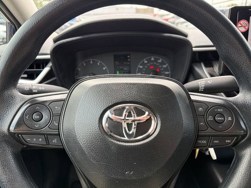 Used 2025 Toyota Corolla LE FWD image 32