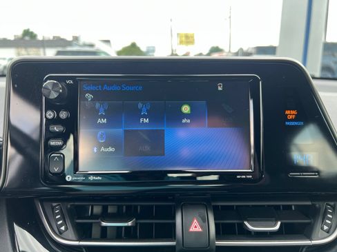 Used 2018 Toyota C-HR XLE FWD image 28